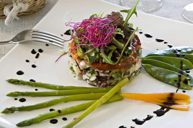 Tartare et asperges vertes